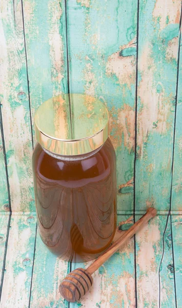 Uzun boylu kavanoz bal