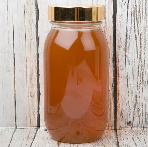 Uzun boylu kavanoz bal