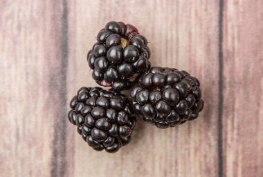 taze böğürtlen meyve