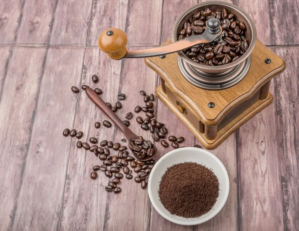 Grano de café tostado a tierra —  Fotos de Stock