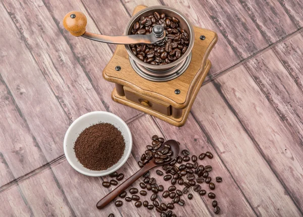 Grano de café tostado a tierra —  Fotos de Stock