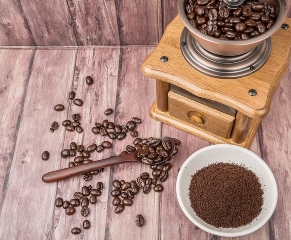 Grano de café tostado a tierra —  Fotos de Stock