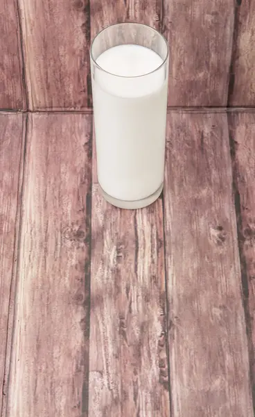 Un vaso de leche fresca — Foto de Stock