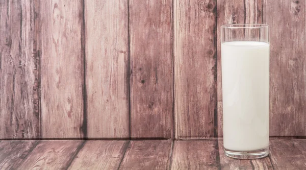 Ein Glas frische Milch — Stockfoto