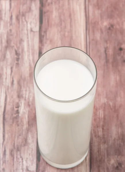 Ett glas färsk mjölk — Stockfoto