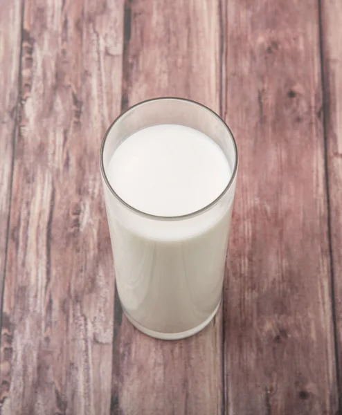 Стакан свіжого молока — стокове фото