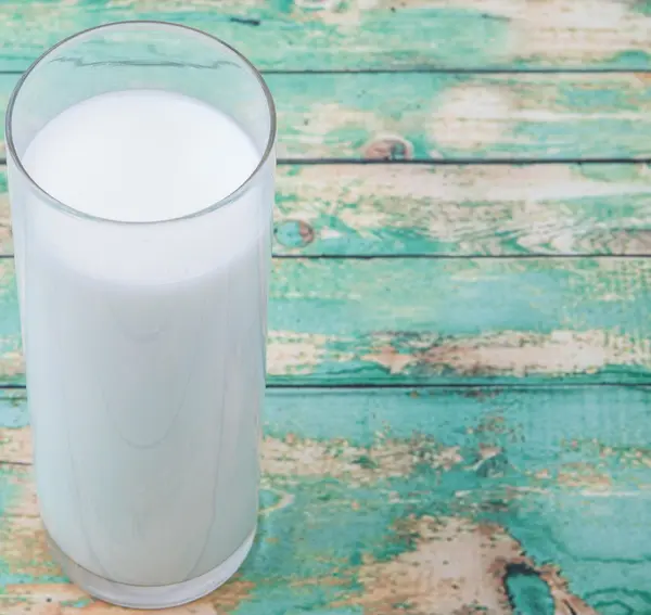 Ein Glas frische Milch — Stockfoto