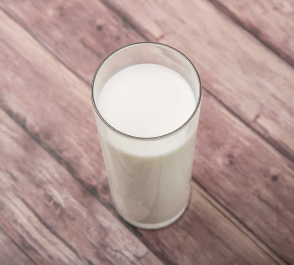 Ett glas färsk mjölk — Stockfoto