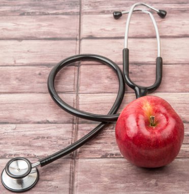 Steteskop ve elma meyve