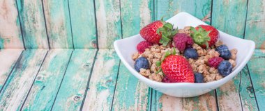 Mısır gevreği ve çilek