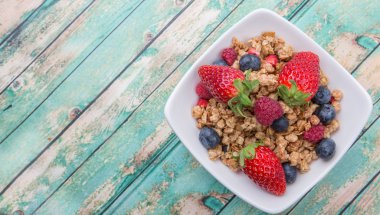 Mısır gevreği ve çilek