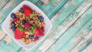 Mısır gevreği ve çilek