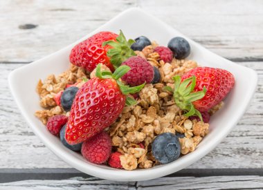 Mısır gevreği ve çilek