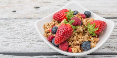 Mısır gevreği ve çilek