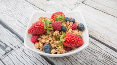 Mısır gevreği ve çilek