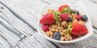 Mısır gevreği ve çilek