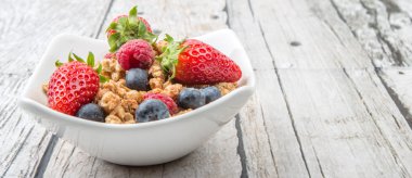 Mısır gevreği ve çilek