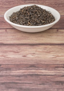 Kurutulmuş siyah çay yaprakları.