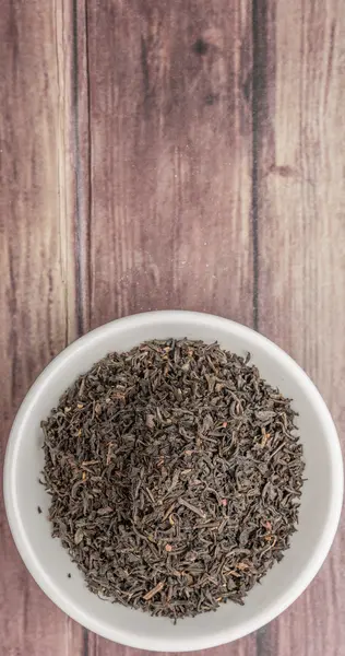 Kurutulmuş siyah çay yaprakları.