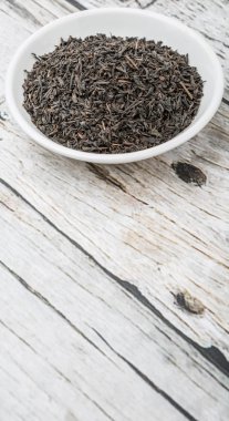 Kurutulmuş siyah çay yaprakları.