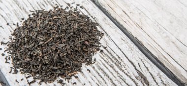 Kurutulmuş siyah çay yaprakları.