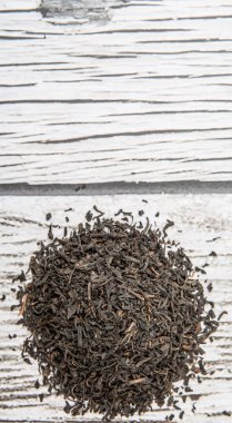 Kurutulmuş siyah çay yaprakları.