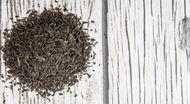 Kurutulmuş siyah çay yaprakları.