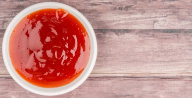 Beyaz kase Chili Sos