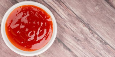 Beyaz kase Chili Sos