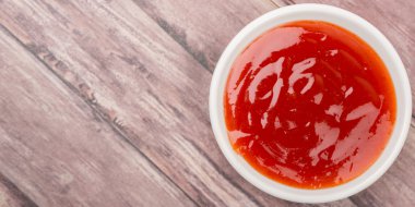 Beyaz kase Chili Sos