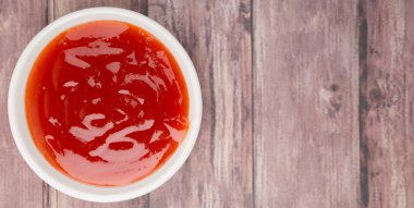 Beyaz kase Chili Sos