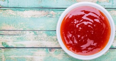 Beyaz kase Chili Sos