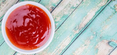 Beyaz kase Chili Sos