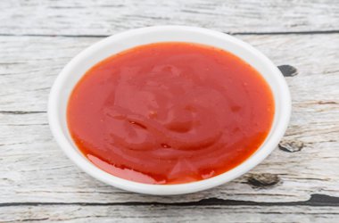 Beyaz kase Chili Sos