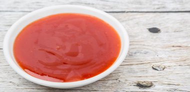 Beyaz kase Chili Sos