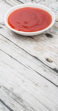 Beyaz kase Chili Sos