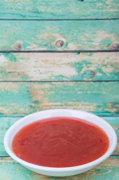 Salsa de chile en tazón blanco — Foto de Stock