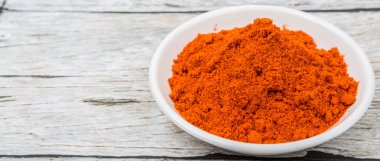 Acı biber beyaz kase