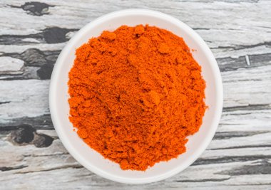 Acı biber beyaz kase