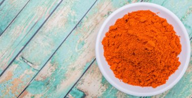 Acı biber beyaz kase