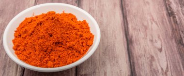 Acı biber beyaz kase