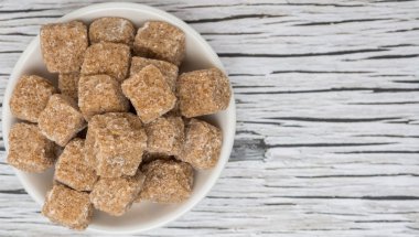 Kahverengi şeker kamışı şeker