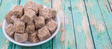 Kahverengi şeker kamışı şeker