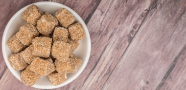 Kahverengi şeker kamışı şeker