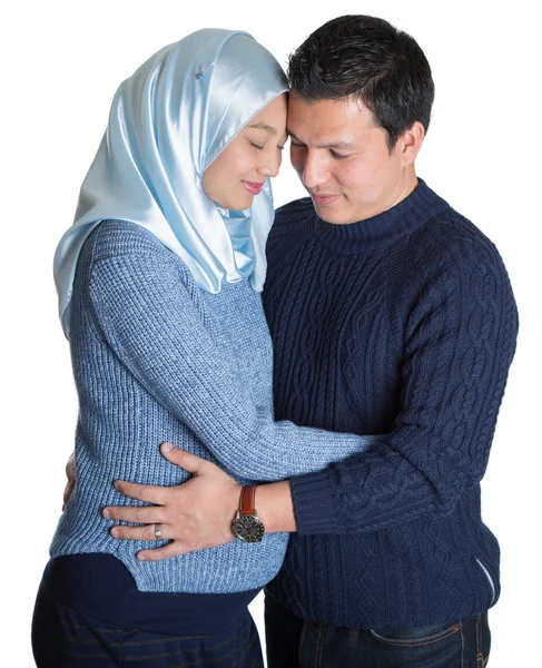 Unga förväntar sig muslimska par — Stockfoto