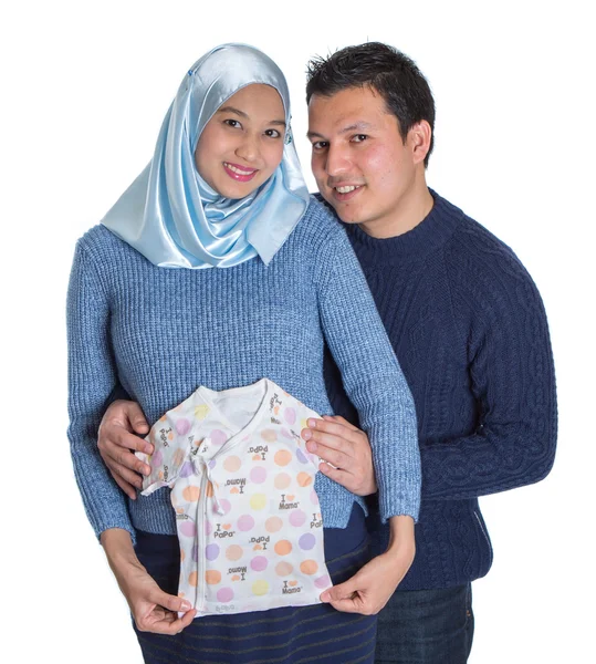 Giovani in attesa di coppia musulmana — Foto Stock