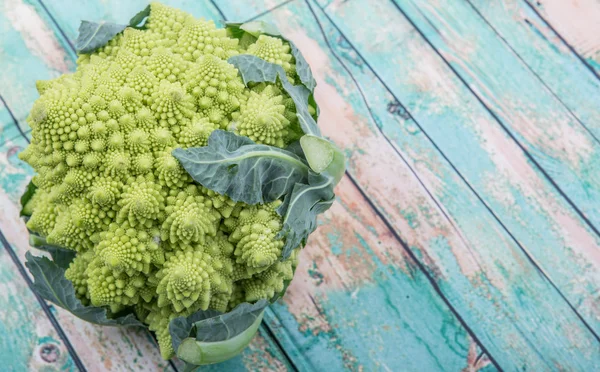 Romanesco brócoli o coliflor romana —  Fotos de Stock