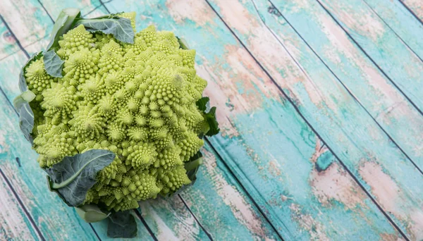 Romanesco Brokkoli oder römischer Blumenkohl — Stockfoto