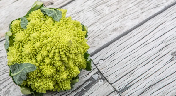 Romanesco Brokkoli oder römischer Blumenkohl — Stockfoto