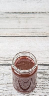 Kavanoz içinde ahududu lor